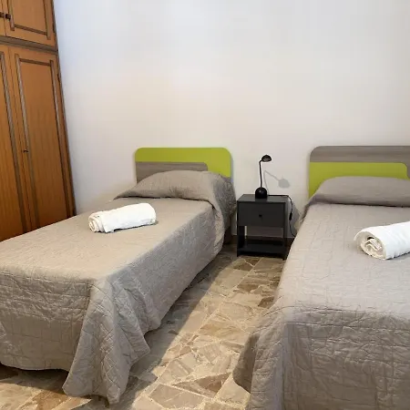 Host4u - Beautiful With 3 Bedrooms In * إمبيريا