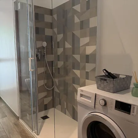 Host4u - Beautiful With 3 Bedrooms In إمبيريا