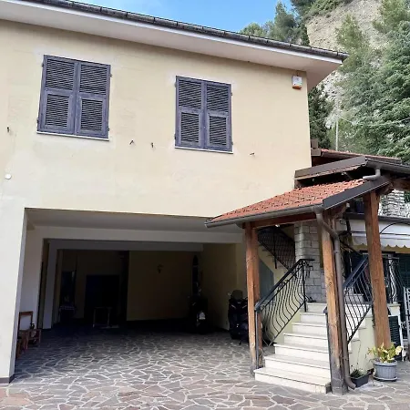Host4u - Beautiful With 3 Bedrooms In * إمبيريا