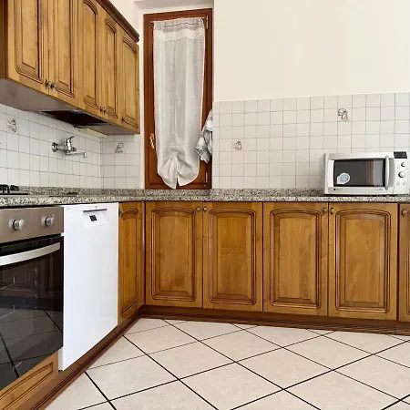 Host4u - Beautiful With 3 Bedrooms In شقة إمبيريا