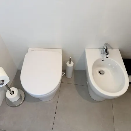 Host4u - Beautiful With 3 Bedrooms In إمبيريا